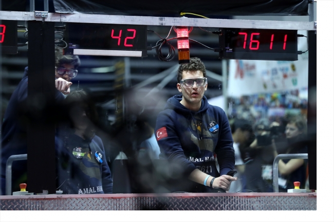 Türk liseleri New York'ta robot yarışmasında boy gösteriyor