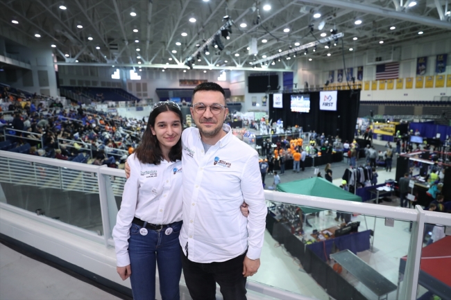 Türk liseleri New York'ta robot yarışmasında boy gösteriyor
