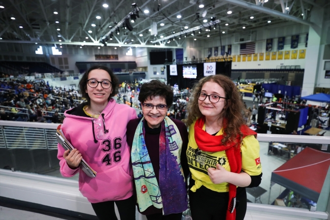 Türk liseleri New York'ta robot yarışmasında boy gösteriyor