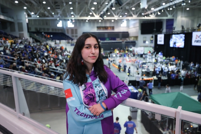 Türk liseleri New York'ta robot yarışmasında boy gösteriyor