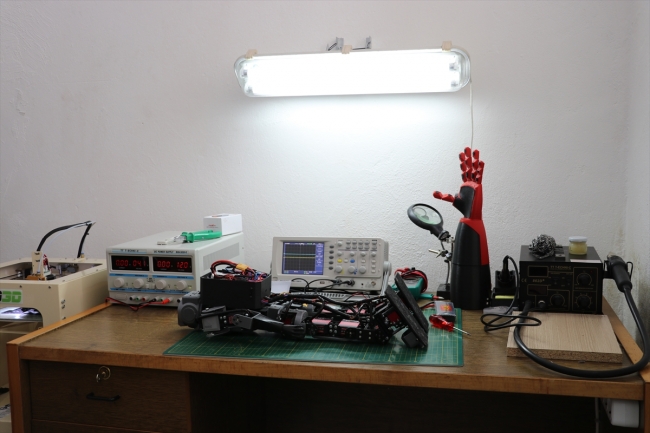 Meslek lisesi öğrencileri insansı robot tasarladı