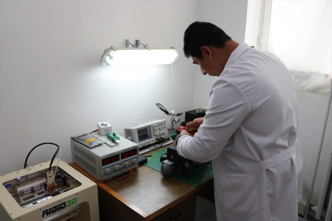 Meslek lisesi öğrencileri insansı robot tasarladı