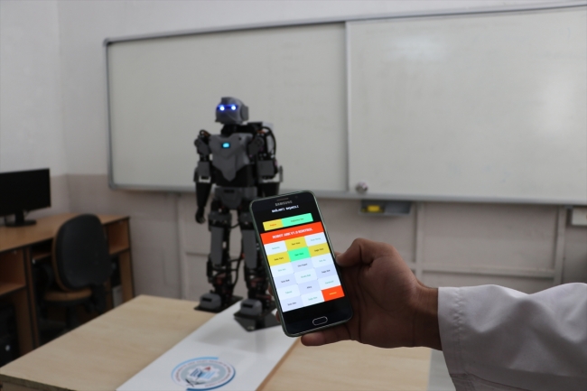 Meslek lisesi öğrencileri insansı robot tasarladı