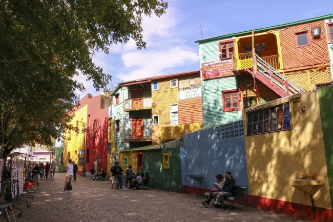 Renkli evleri, süslü duvarlarıyla "La Boca Mahallesi"