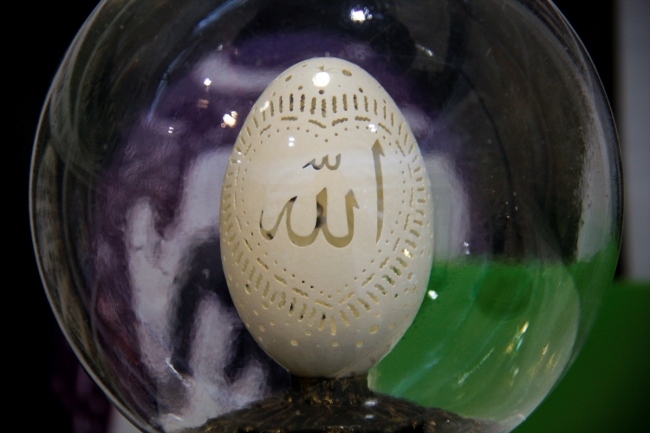 Yumurta kabuklarını sanat eserine dönüştürüyor