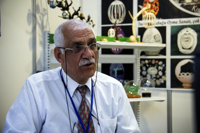 Yumurta kabuklarını sanat eserine dönüştürüyor