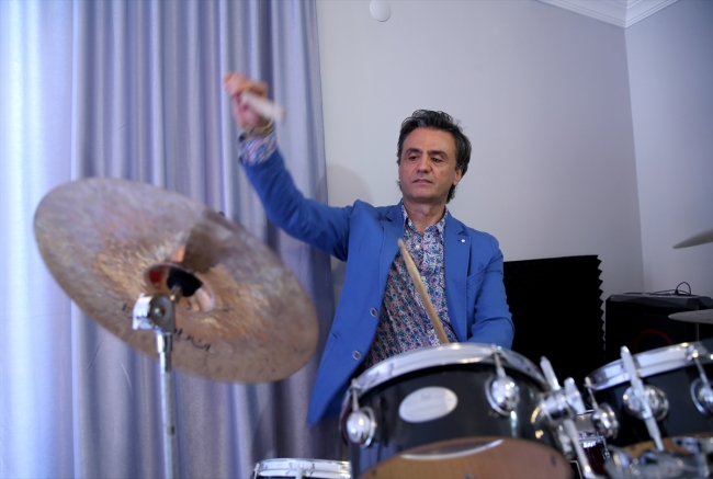 Sanatçı Dinçer Özer 12 binden fazla çocuğu ritimle buluşturdu