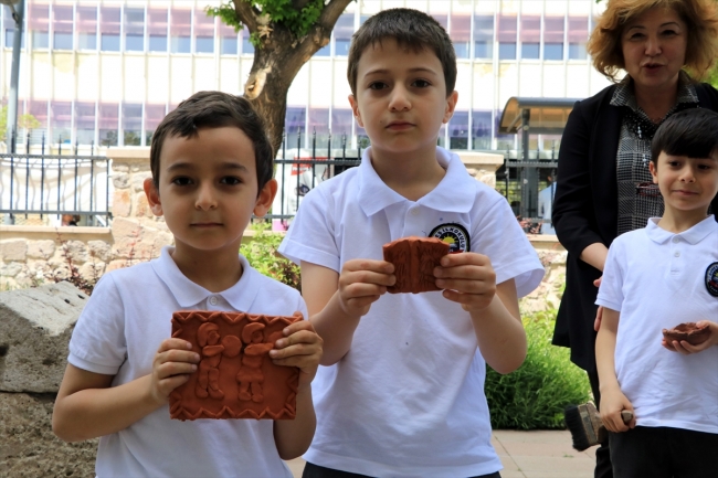 "Minik arkeologlar" kazıda