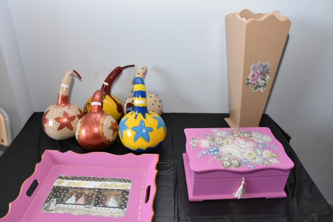 Çocuklarını okulda beklerken meslek sahibi oldular