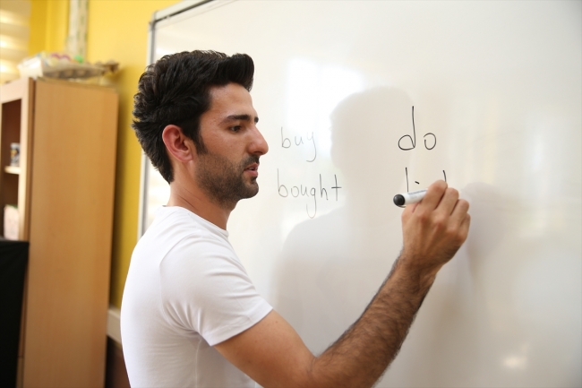 İngilizceyi eğlendirerek öğreten "Teacherman"