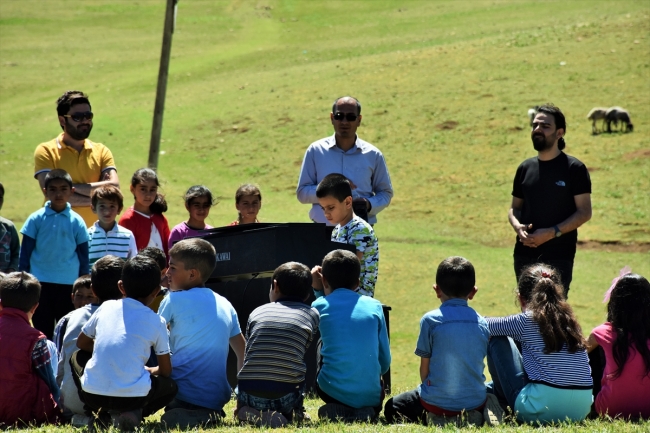 Duyduğu sesleri notaya döken Bager Çalışcı ilk konserini verdi