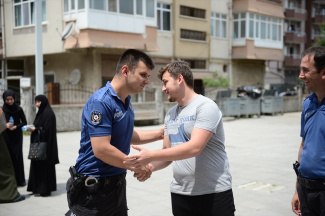 Sakarya'da geç kalan öğrencileri sınava polis ekipleri yetiştirdi