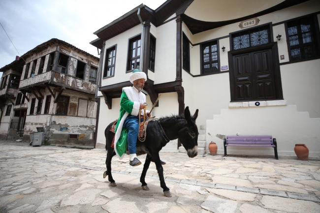 "Dünyanın merkezi"nde 27 yıldır Nasreddin Hoca'yı canlandırıyor
