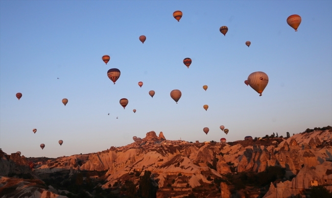 Sıcak hava balonlarıyla kuş bakışı Kapadokya