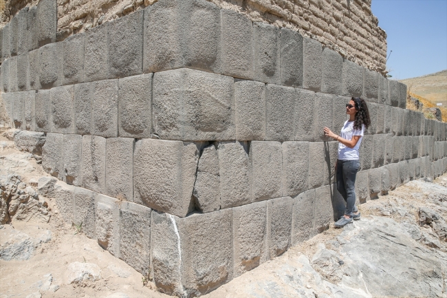 Urartuların gizemli tapınağının mimari yapısı araştırılacak