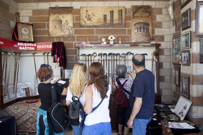 Ziyaretçi yoğunluğu Ahlat bastonuna ilgiyi artırdı