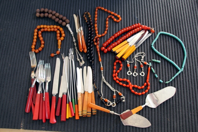 Bıçak, kaşık ve çatal saplarını tespihe dönüştürüyor