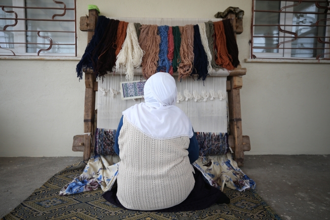 Halı tezgahında geçen 61 yıl