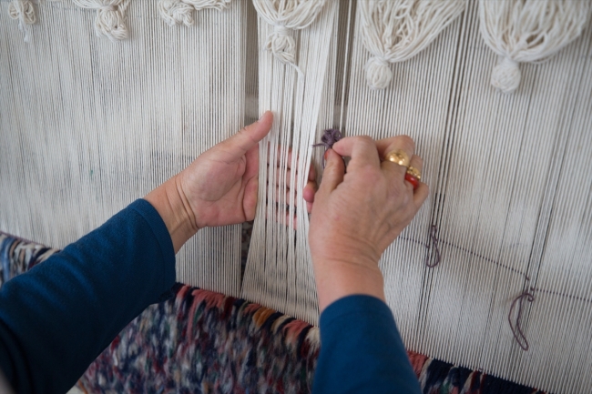 Halı tezgahında geçen 61 yıl