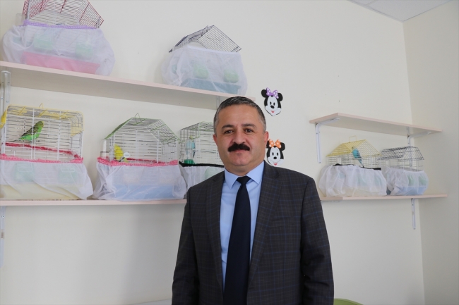 Otizmli çocuklara Maviş ve Limon ile terapi