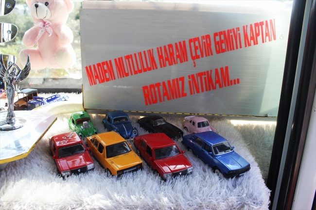 Kullandığı halk otobüsünü oyuncakçıya çevirdi