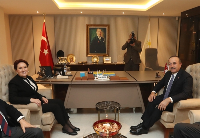 Bakan Çavuşoğlu Libya tezkeresi için Akşener ile görüştü