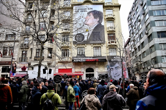 13 yıl önce suikasta uğrayan Hrant Dink Agos gazetesi önünde anıldı