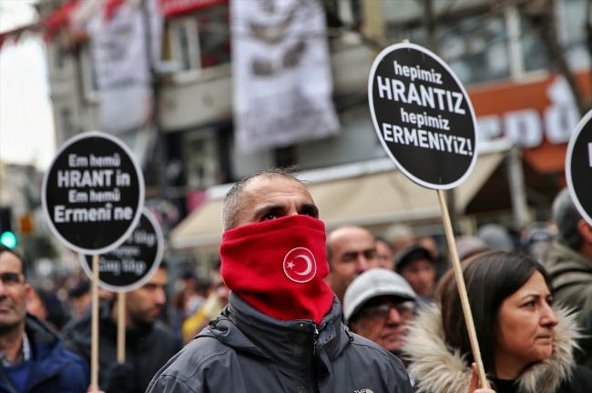 13 yıl önce suikasta uğrayan Hrant Dink Agos gazetesi önünde anıldı