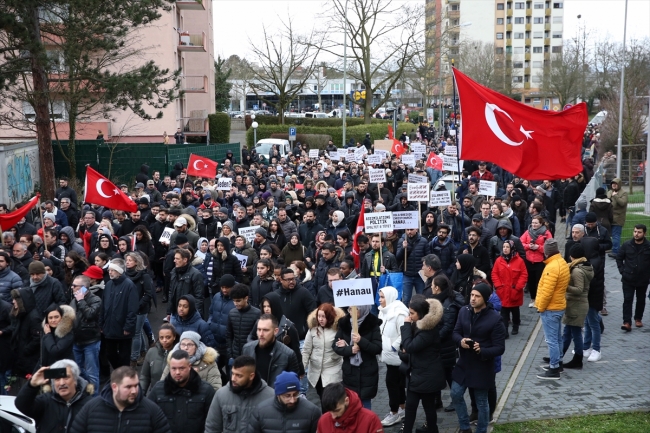 Almanya'da 10 bin kişi ırkçılığa karşı yürüdü
