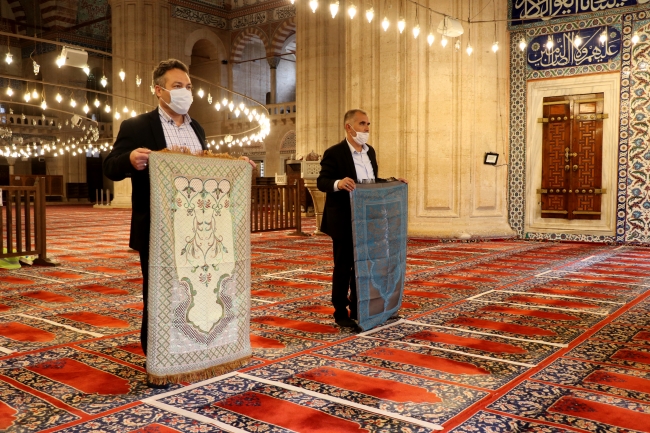 Selimiye Camii'nde namaz kılınabilecek alanlar bantlarla işaretlendi