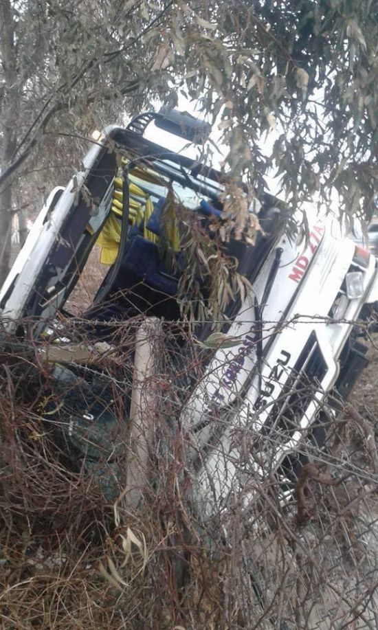 Bergama'da servis midibüsü devrildi: 12 yaralı