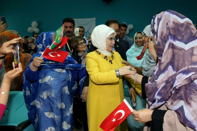 Emine Erdoğan'dan, Moritanya'da Maarif Okulu'na ziyaret