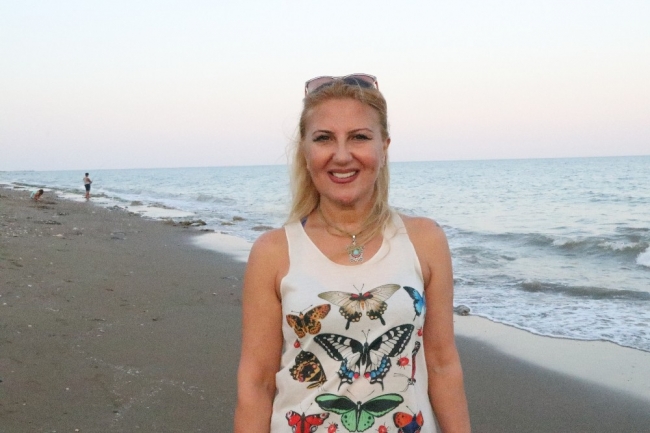 Mersin'de yavru caretta carettalar denizle buluşuyor