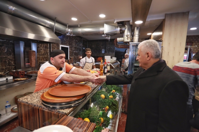 Başbakan Binali Yıldırım, DEAŞ'tan temizlenen el-Bab'a kargo gönderdi