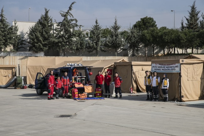 Türkiye Afrin'de şifa dağıtıyor