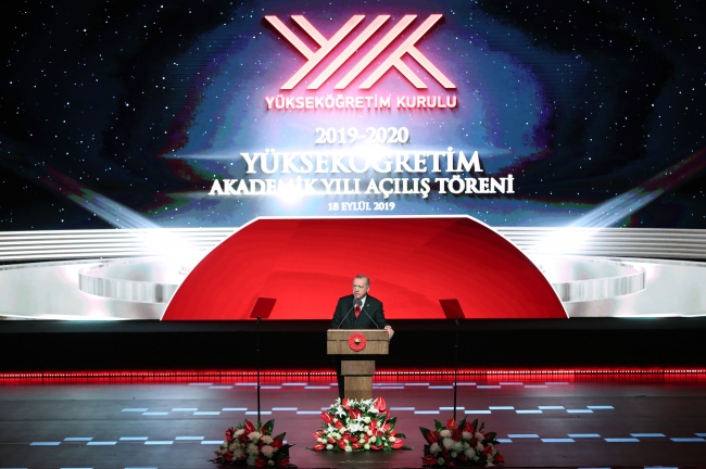 Cumhurbaşkanı Recep Tayyip Erdoğan, Beştepe Millet Kongre ve Kültür Merkezi'nde düzenlenen 2019-2020 Yükseköğretim Akademik Yılı Açılış Töreni'ne katıldı. Fotoğraf: AA