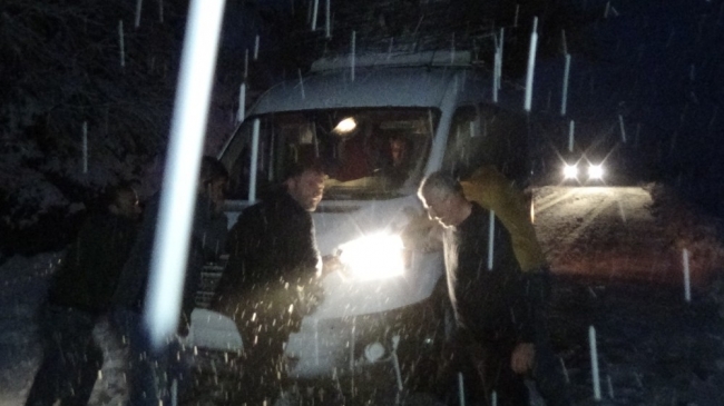 Muş'ta kar nedeniyle mahsur kalan 22 kişi kurtarıldı