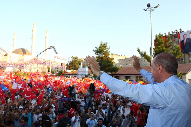Cumhurbaşkanı Erdoğan: Nerede terör var biz orada tepelerine bineceğiz