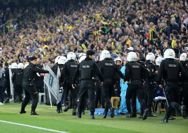 Fenerbahçe-Beşiktaş derbisi olaylı bitti