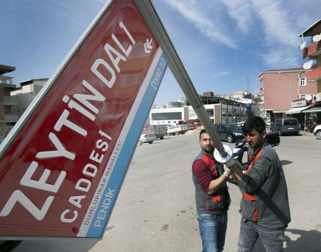 İstanbul'da 'Zeytin Dalı' adı verilen caddenin tabelaları asıldı