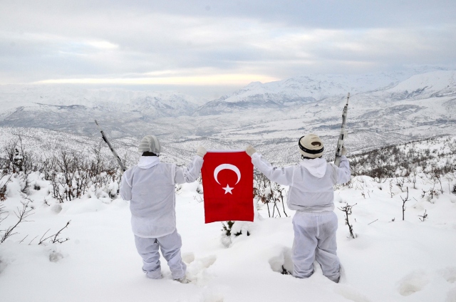 PKK'lı hainler kaçacak delik arıyor