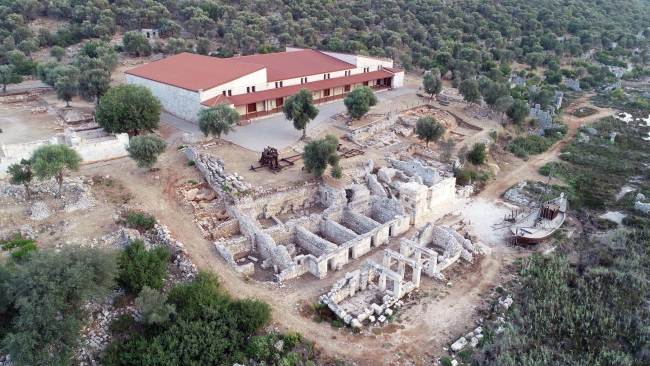 Antalya'da Roma dönemine ait bin 800 yıllık yüzük taşı bulundu