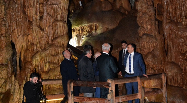 Sarkıt ve dikitleriyle ünlü Karaca Mağarası yeniden ziyarete açıldı