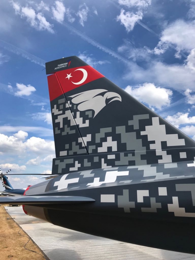 Türkiye'nin milli savaş uçağı Hürjet Londra'da sergilendi