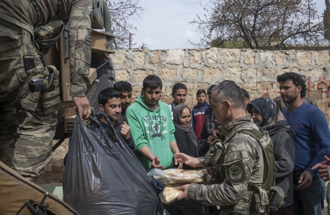Afrin'de yaralar sarılıyor