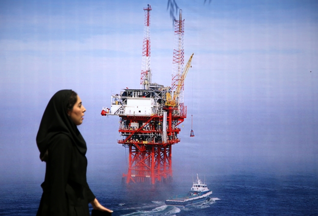 Uzmanlara göre ABD-İran ilişkilerinin seyri de petrol fiyatlarını doğrudan etkiliyor. Foto: AA