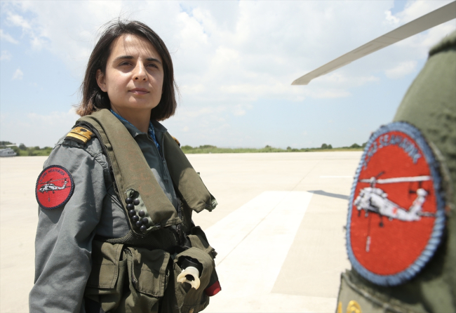 Deniz Hava Komutanlığının tek kadın pilotu Hatice Yüzbaşı