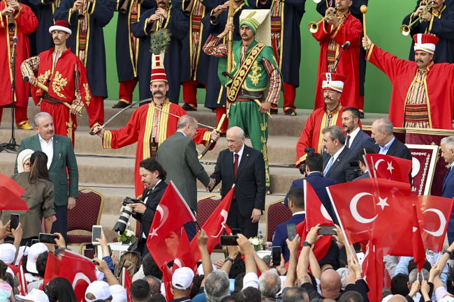 İstanbul'a yeni millet bahçesi: İlk fidanı Cumhurbaşkanı Erdoğan dikti
