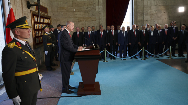 Cumhurbaşkanı Erdoğan başkanlığındaki devlet erkanı, Anıtkabir'i ziyaret etti