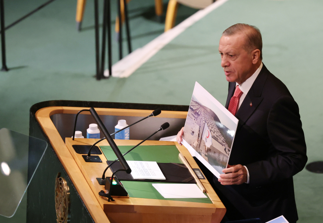 Cumhurbaşkanı Erdoğan: Ukrayna'da onurlu çıkış için çözüm bulunmalı